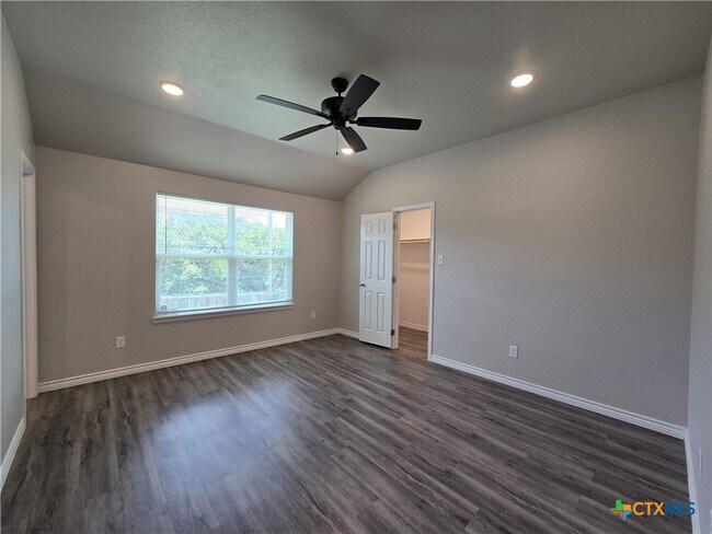 Building Photo - 523 Lost Trl