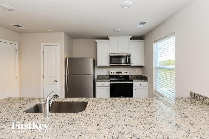 Building Photo - 5024 Wolfridge Ave