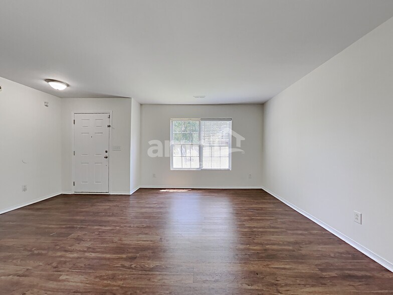 Building Photo - 8443 Redding Glen Ave