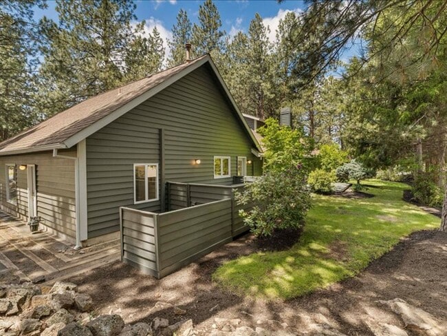 Building Photo - Stunning Custom Home 4 Bedroom in the Gate...