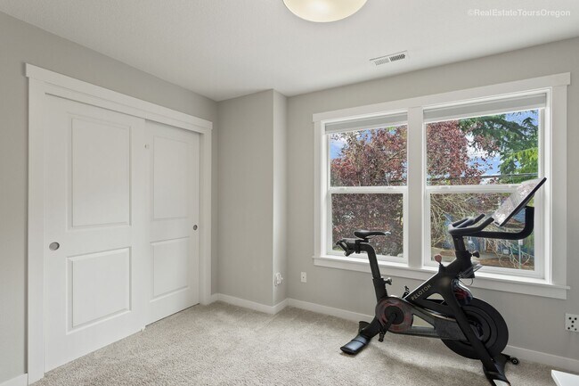 Building Photo - Bright and Modern Home Near Woodstock with...