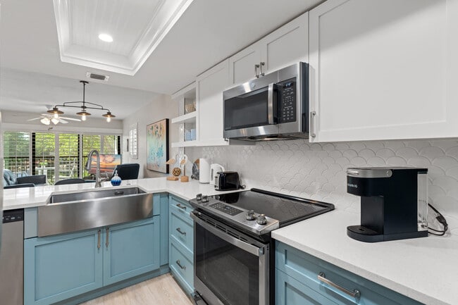 Building Photo - 600 Neapolitan Way