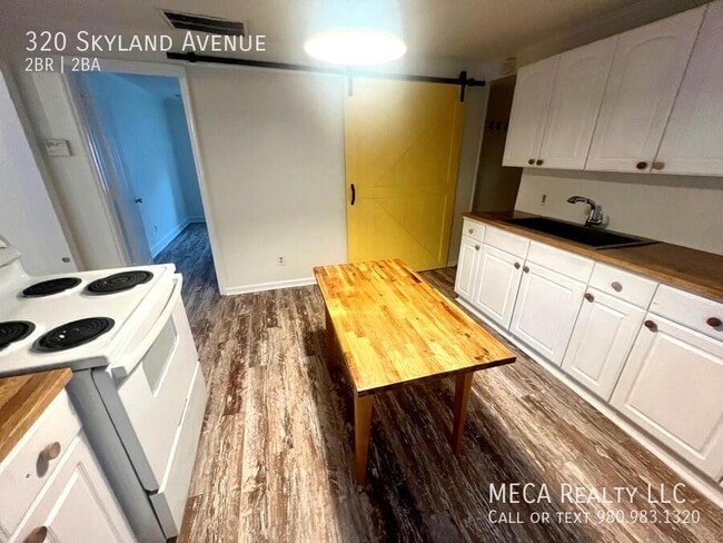 Building Photo - 320 Skyland Ave