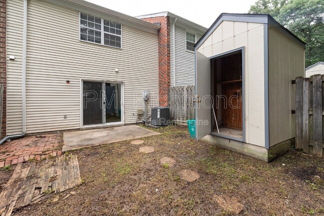Building Photo - 1617 Congressional Ct