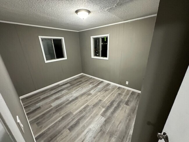 Building Photo - 4-Bedroom/1 Bath Home for Rent – $1,200/month – Columbus, KS