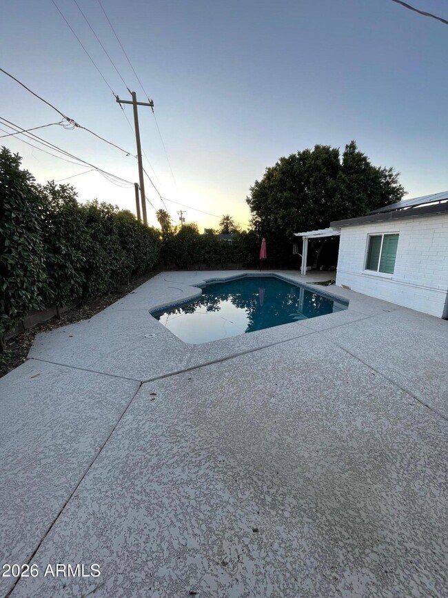 Building Photo - 429 W Flower St