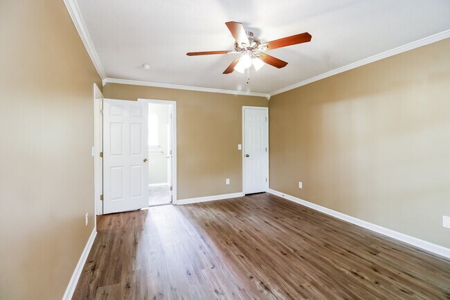 Building Photo - 4108 Sunbury Dr