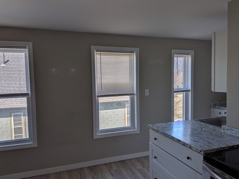 Kitchen - 27 McKinley Rd