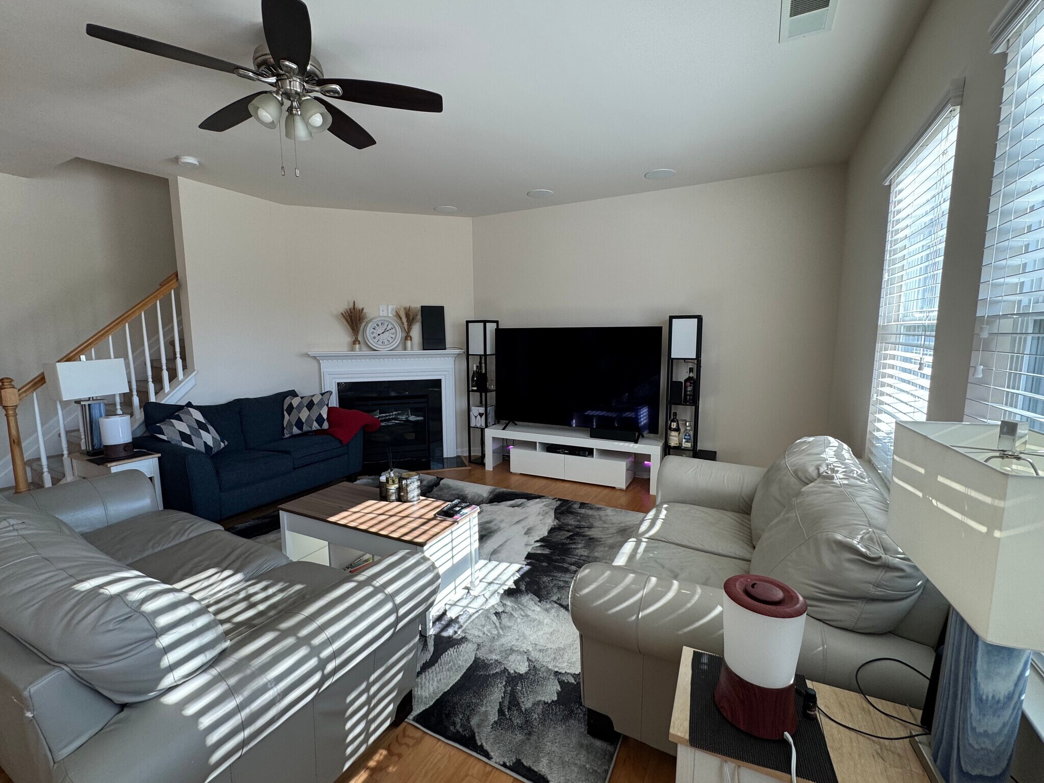 Building Photo - Room in House on Green Birch Dr