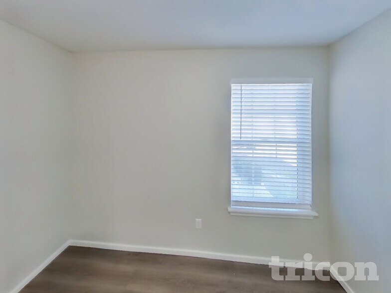 Building Photo - 2213 Anderson Ave