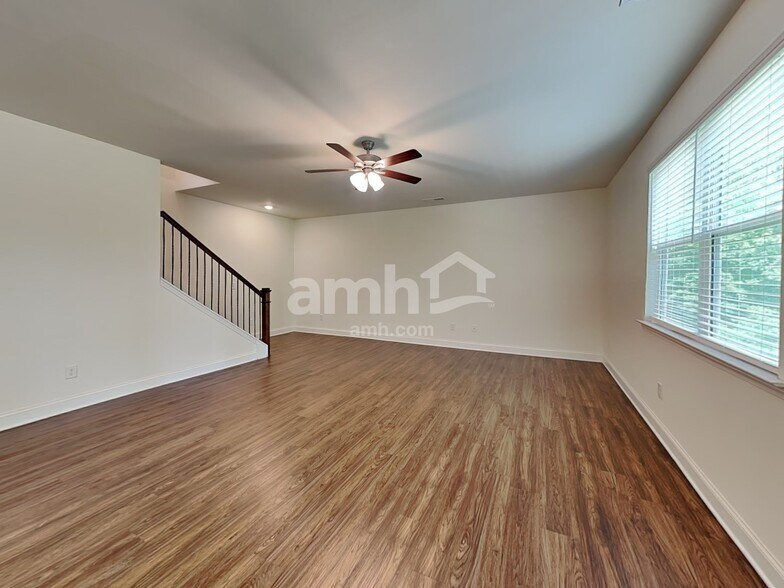 Building Photo - 5125 Canyon Creek Way