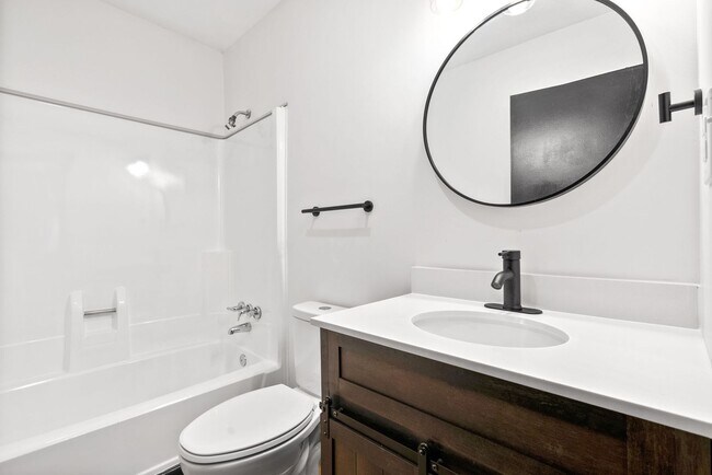 Building Photo - 338 Woodale Dr
