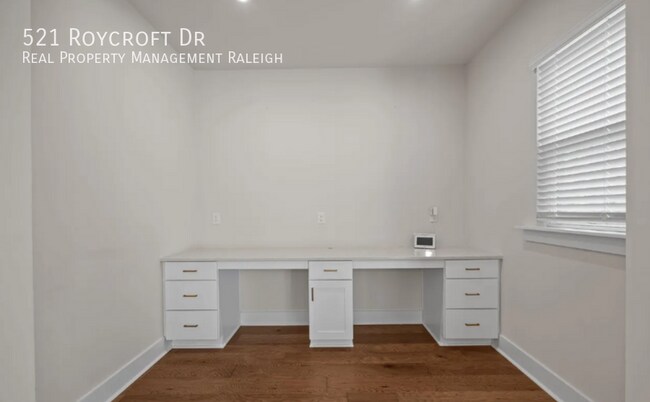 Building Photo - 521 Roycroft Dr