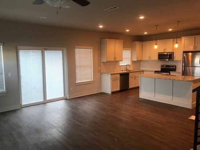 Building Photo - Stunning South Fayetteville Dwelling