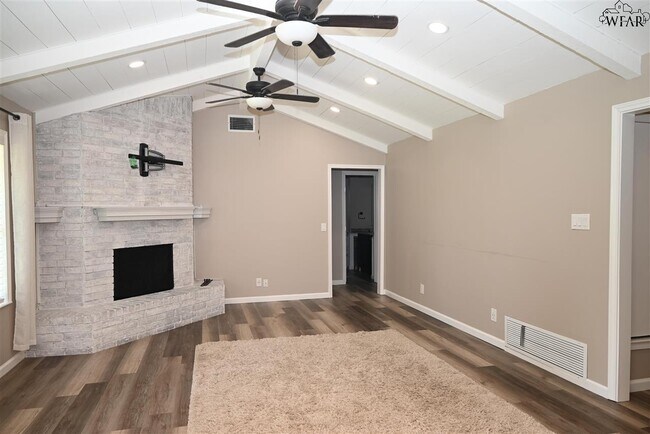 Building Photo - 5707 Hooper Dr