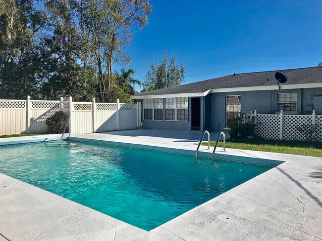 Building Photo - 3873 Prudence Dr
