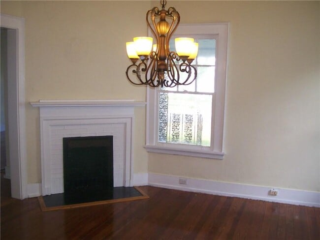 Building Photo - 214 3rd St