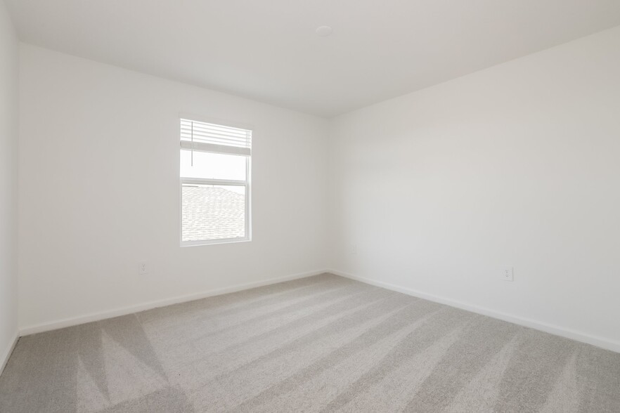 Building Photo - 2478 McKinley Dr