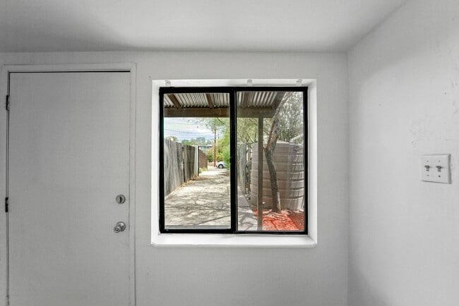 Building Photo - 129 N 1st Ave