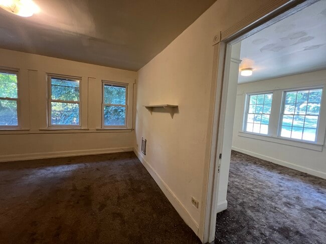 Building Photo - 1207 Sarah St