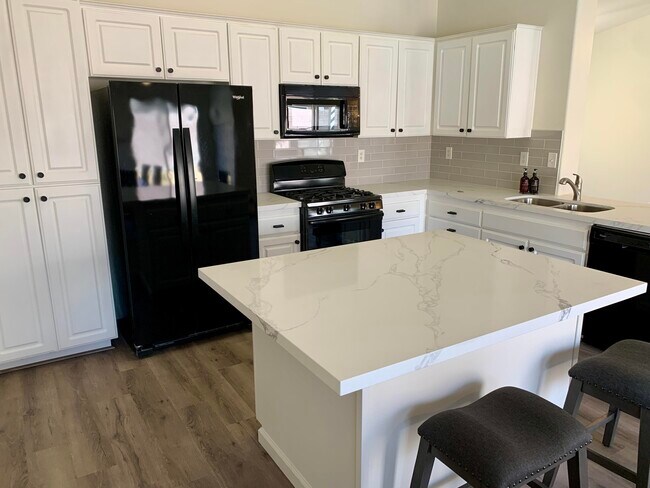 Building Photo - 78780 Birchcrest Cir