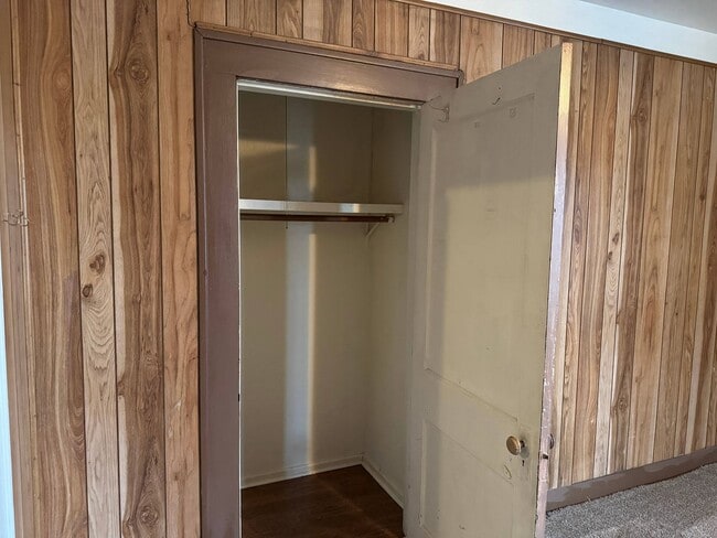 Building Photo - 5 Bed 2 Bath Home w/ 6.14 Acres In Iowa Park ISD.