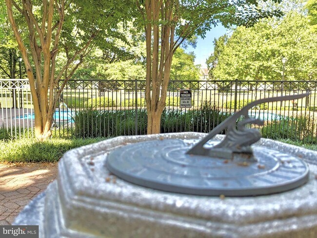 Building Photo - 5563 Seminary Rd