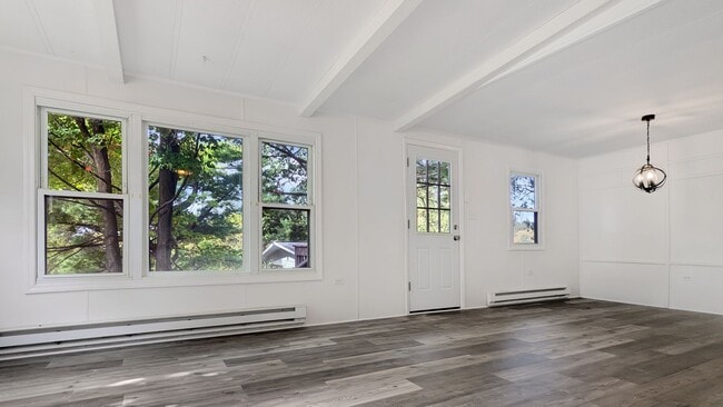 Building Photo - 3 bedroom (Entire House) in the Solitude Village section of High Bridge