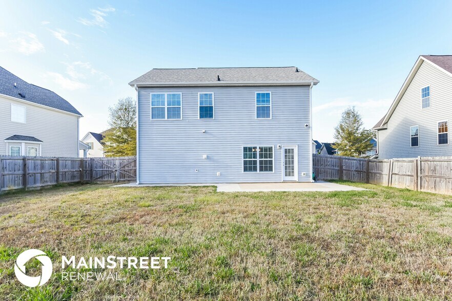 Building Photo - 907 Red Oak Tree Dr