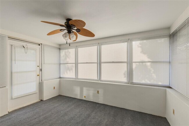 Building Photo - 1248 Lazy Lake Rd W