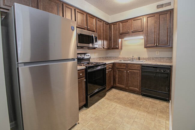 Building Photo - 807-B Golfview Place