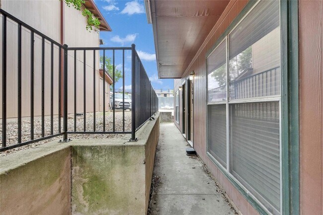 Building Photo - 2314 Greenfield Pkwy