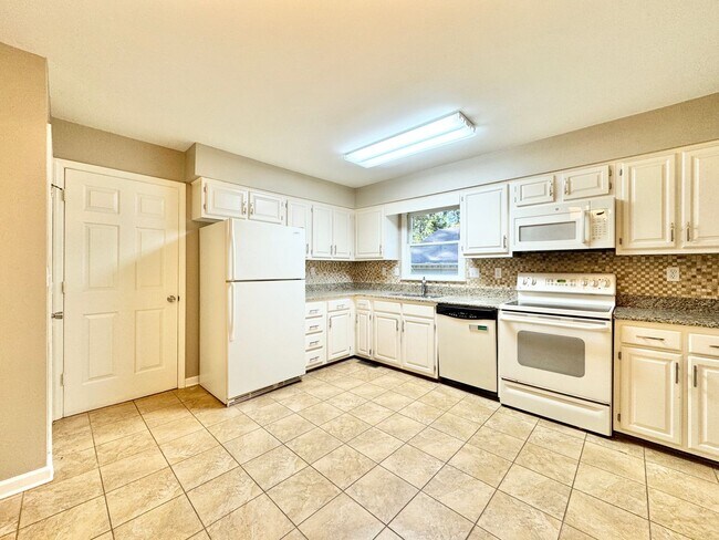 Building Photo - Well Maintained 3 Bedroom with Large Back Deck & Detached Garage!