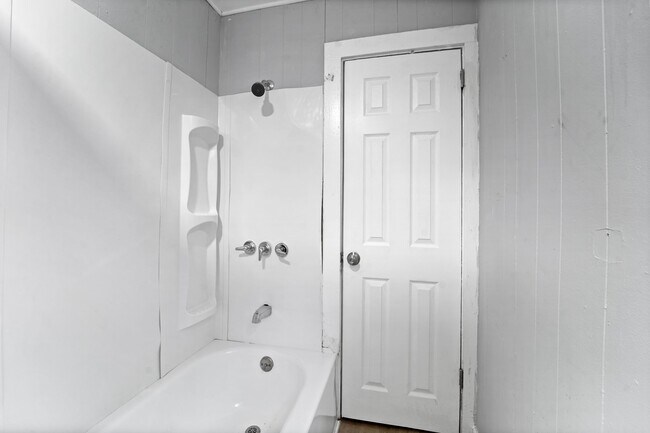 Building Photo - 28 Lydia St