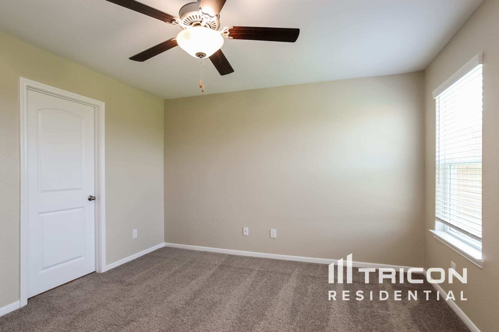 Building Photo - 316 Summer Horse Dr