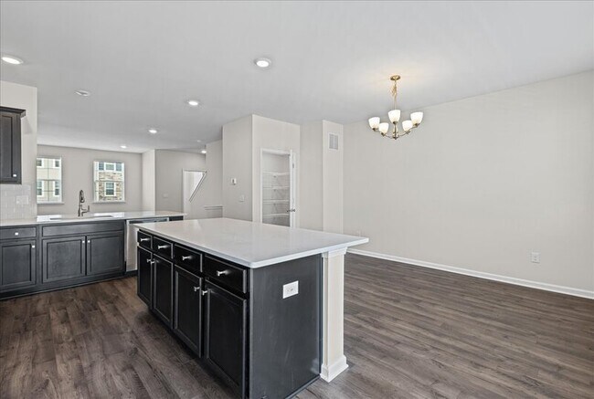 Building Photo - 9 Venice Ln