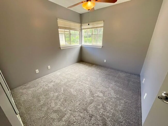 Building Photo - 4 bedroom, 2.5 bath, Mountain and Ocean Balcony Views, Solar Panels