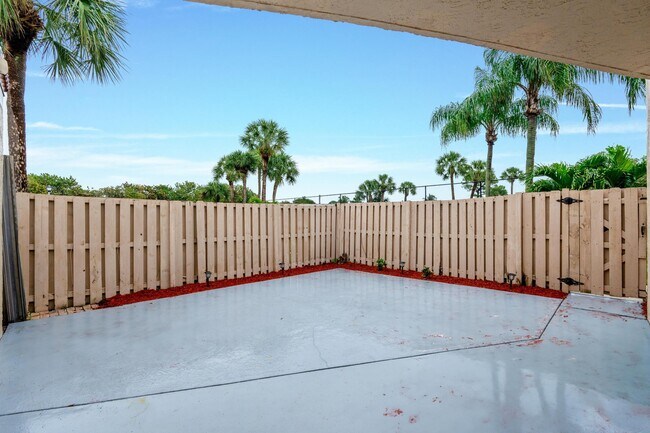 Building Photo - 3715 Village Dr