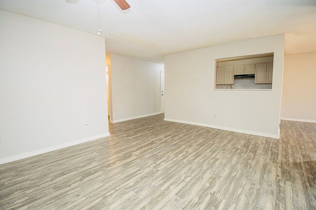 Building Photo - 2 Bedroom, 2 Bath Condo at Village Creek -...