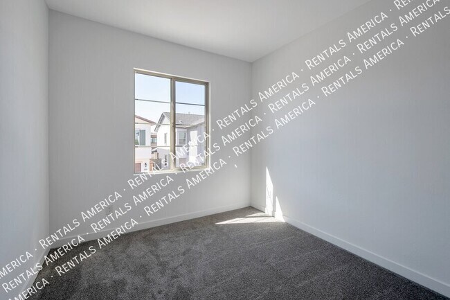 Building Photo - 4533 S Mole