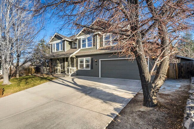 Building Photo - Enjoy this Spectacular Parklike backyard with Landscaping Included in Rent