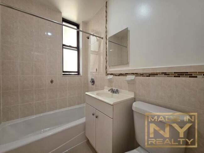 Building Photo - 1 bedroom in SUNNYSIDE NY 11104