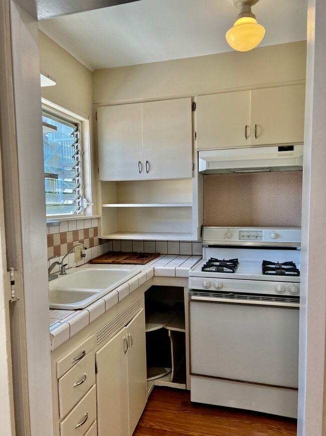 Building Photo - 6039 Friends Ave