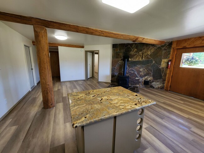 Building Photo - Wildlife abundant, log 2bdrm/1ba lower apa...