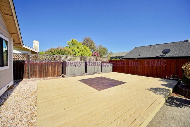 Building Photo - Modern Ranch Style Home on Corner Lot with Large Backyard