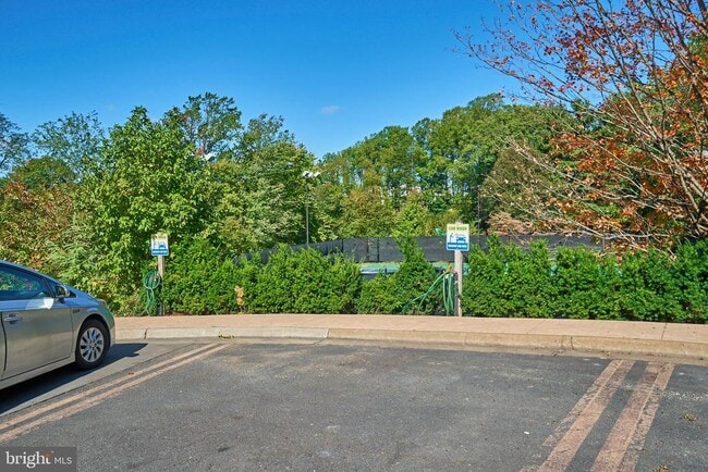 Building Photo - 8360 Greensboro Dr