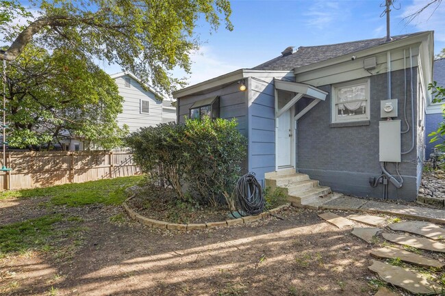 Building Photo - Single Family Home in Arlington Heights