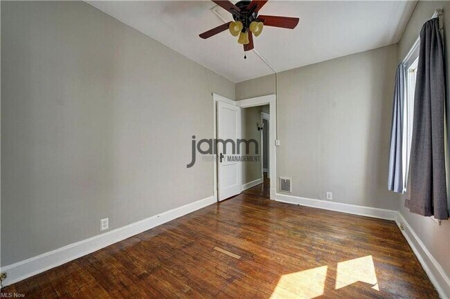 Building Photo - 1511 Westwood Ave