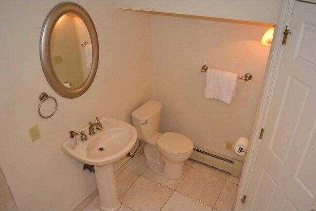 Building Photo - Amazing 5 Bedroom Single Home in SE!!