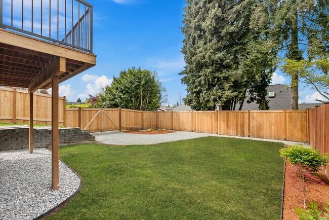Building Photo - Gorgeous Remodeled West Seattle Craftsman w/ Air Conditioning